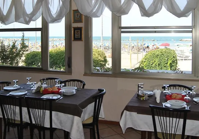 Hotel Vistamare Viserba 2*