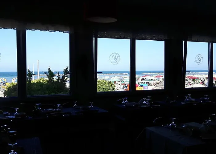 酒店 Vistamare Viserba 里米尼